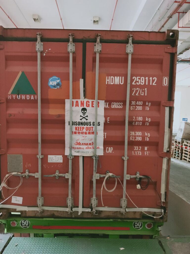 Fumigation of palletised cargo under gas-proof sheeting